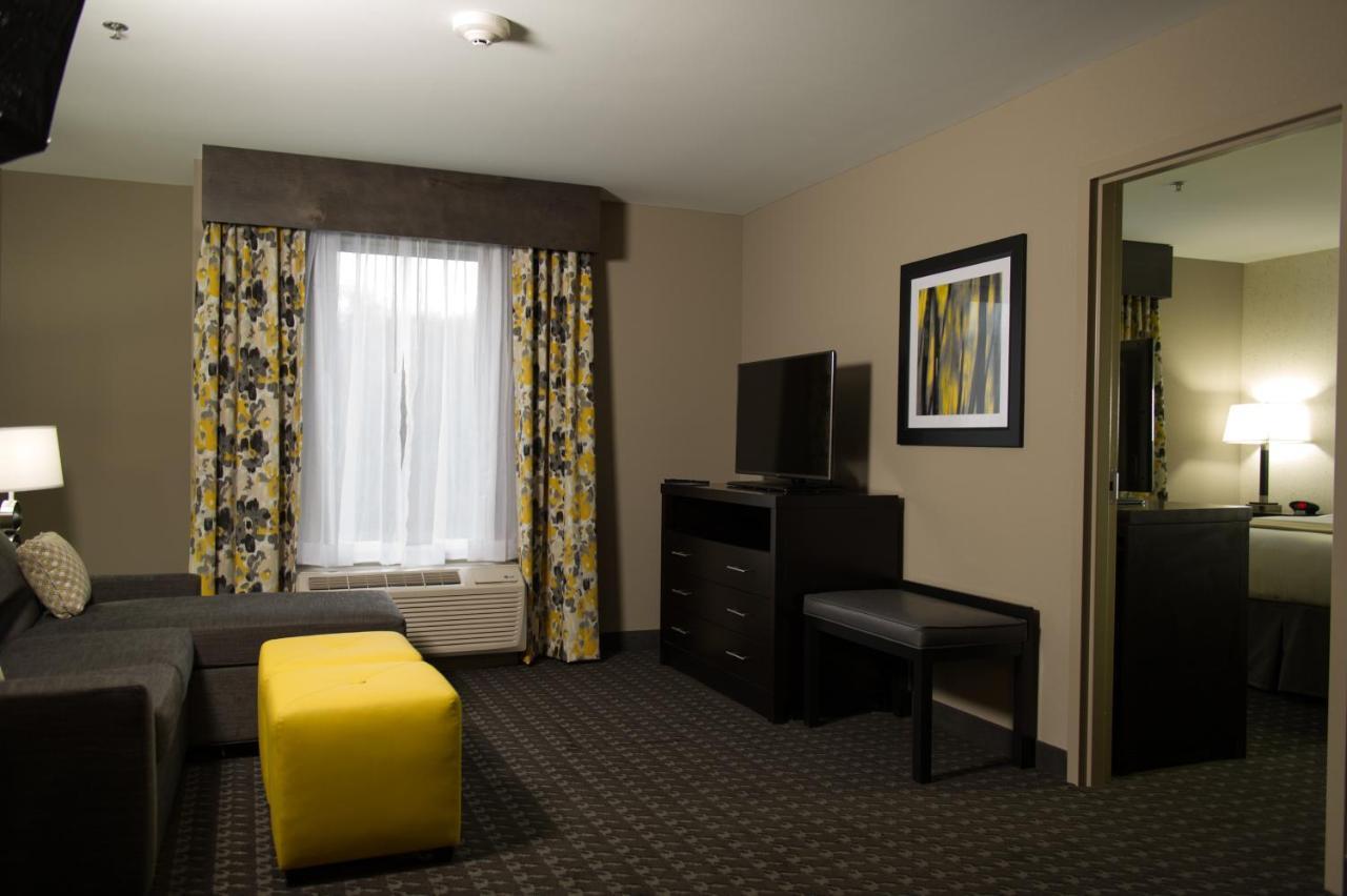 Holiday Inn Express And Suites Madison Central By Ihg Bagian luar foto