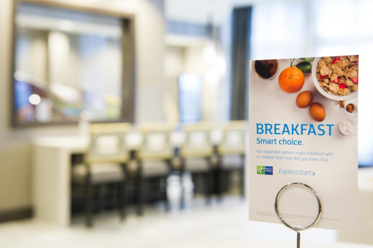 Holiday Inn Express And Suites Madison Central By Ihg Bagian luar foto