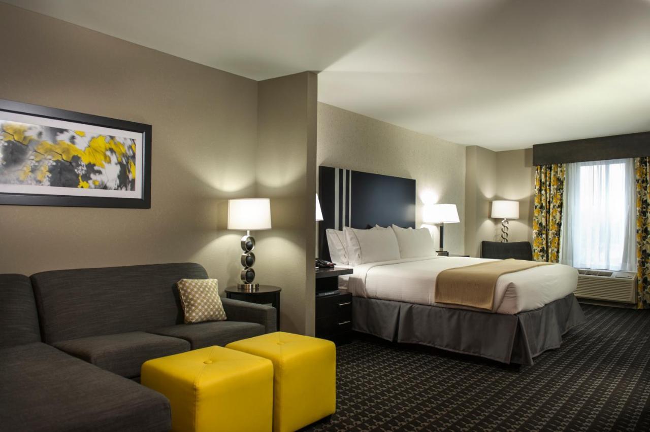 Holiday Inn Express And Suites Madison Central By Ihg Bagian luar foto