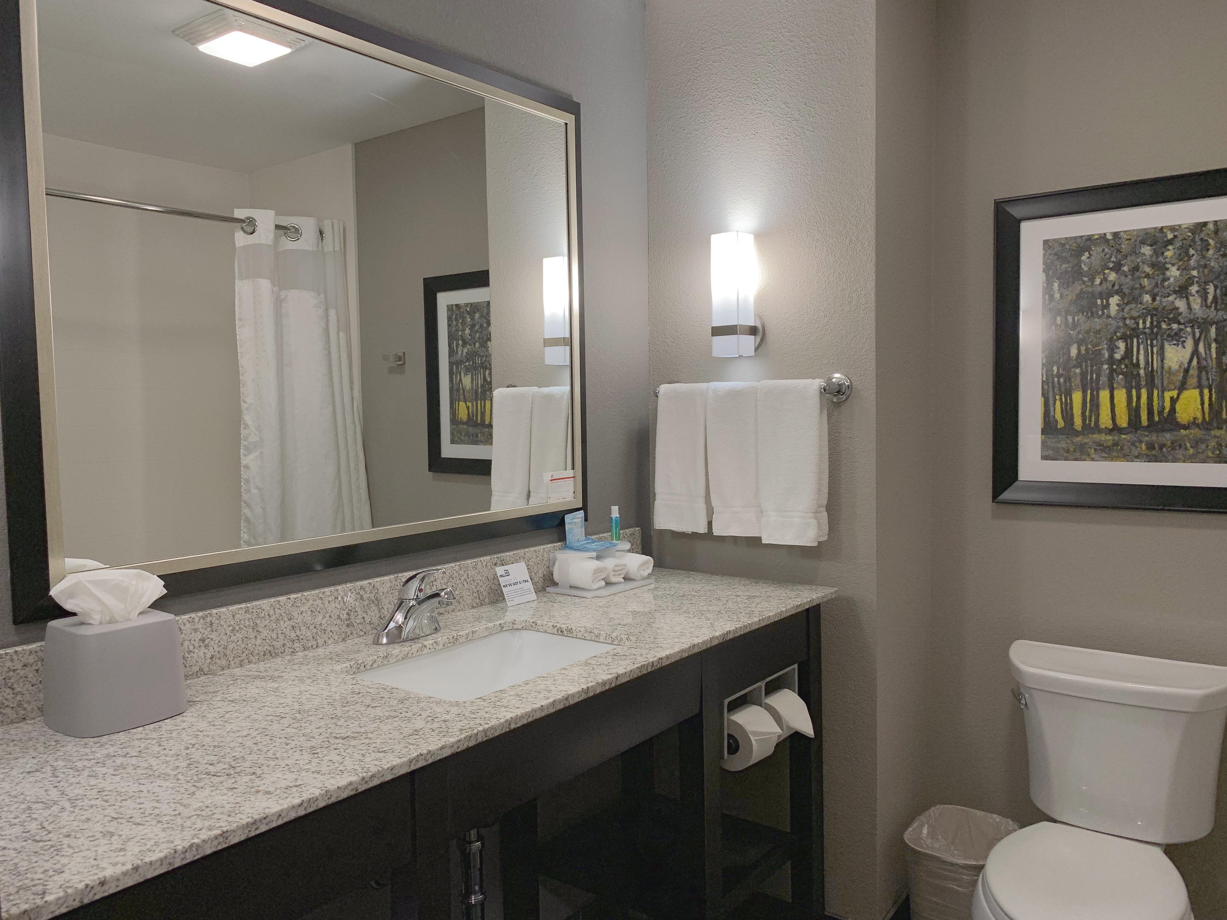 Holiday Inn Express And Suites Madison Central By Ihg Bagian luar foto