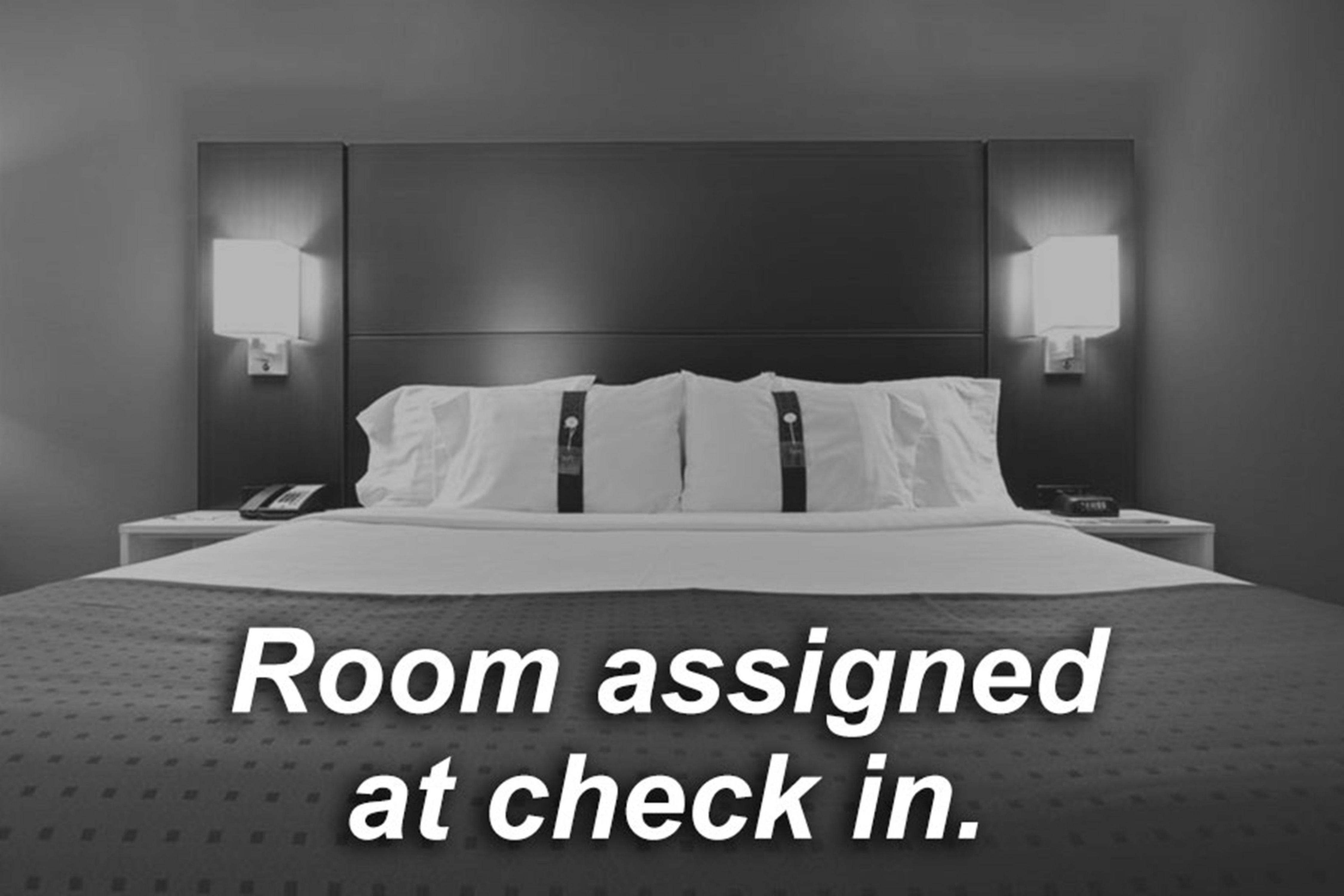 Holiday Inn Express And Suites Madison Central By Ihg Bagian luar foto