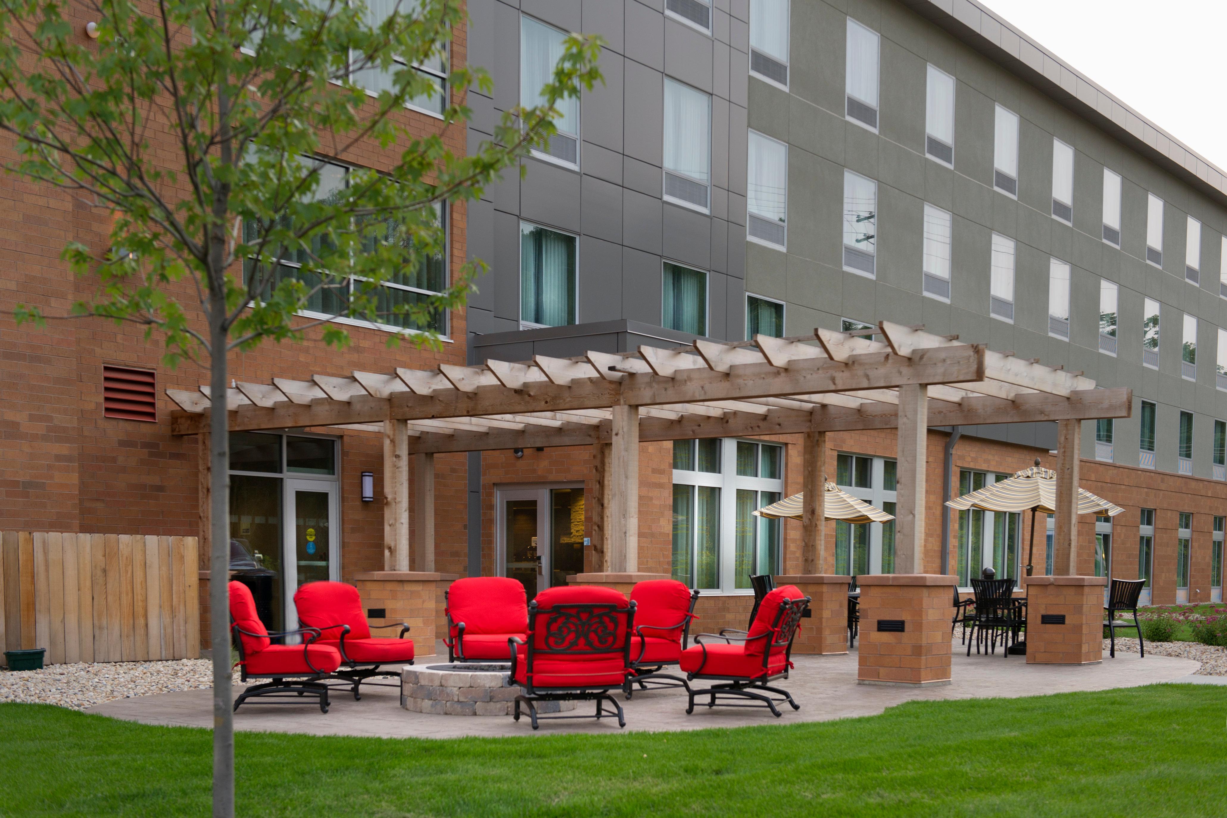 Holiday Inn Express And Suites Madison Central By Ihg Bagian luar foto