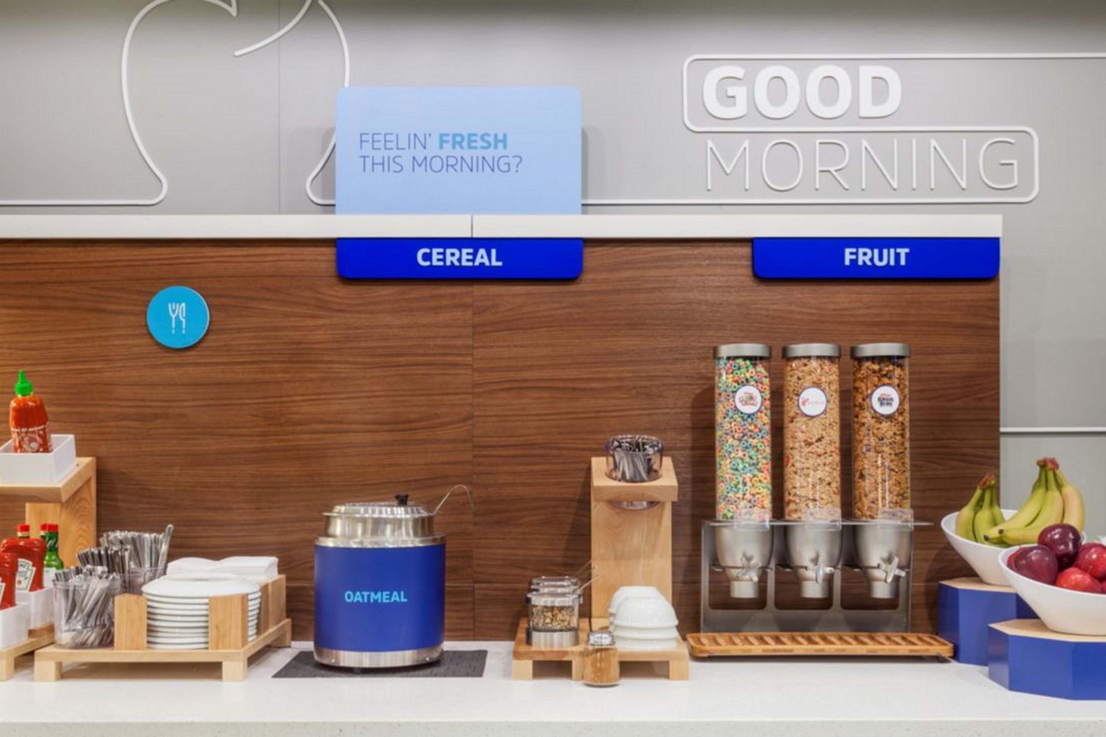 Holiday Inn Express And Suites Madison Central By Ihg Bagian luar foto