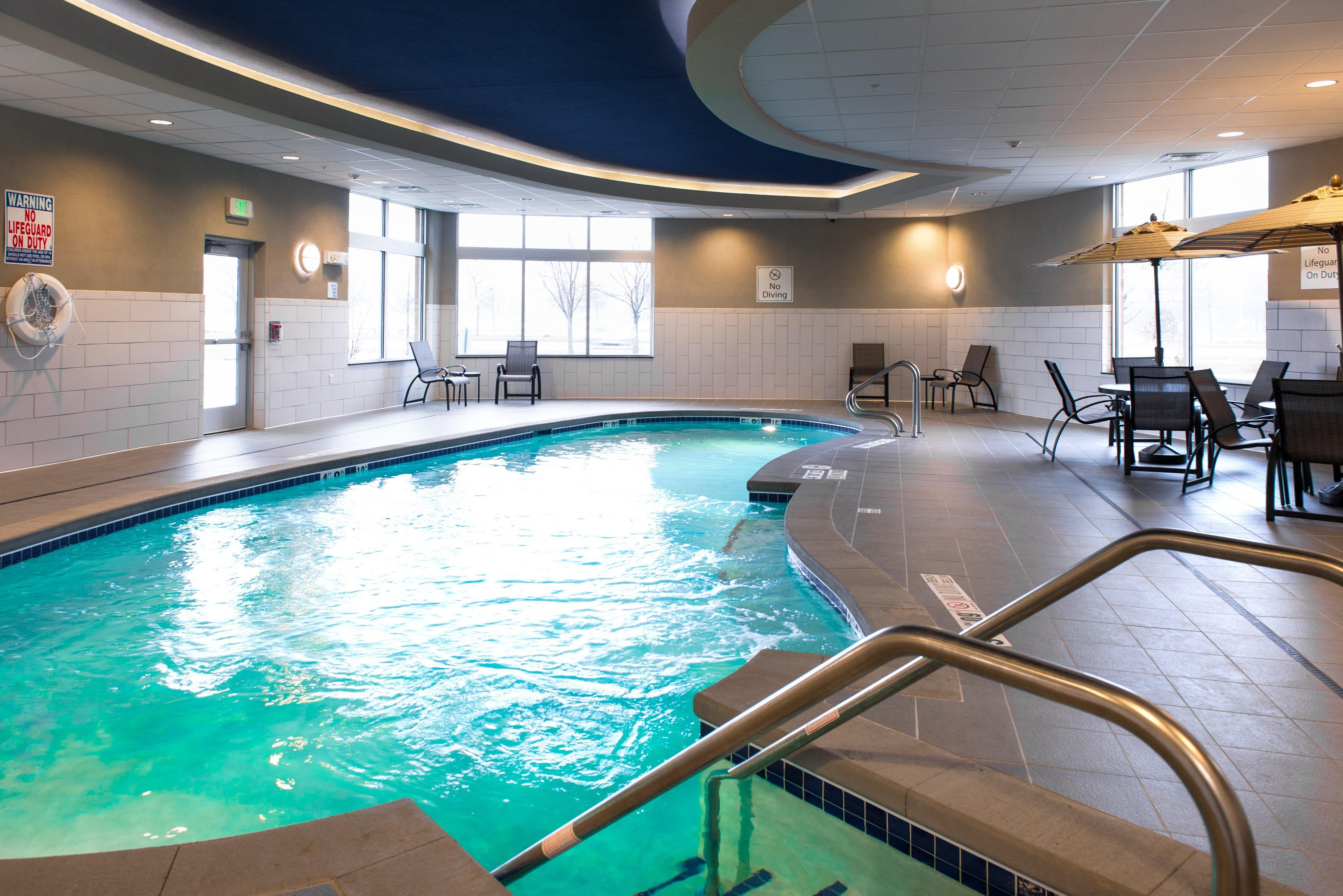 Holiday Inn Express And Suites Madison Central By Ihg Bagian luar foto