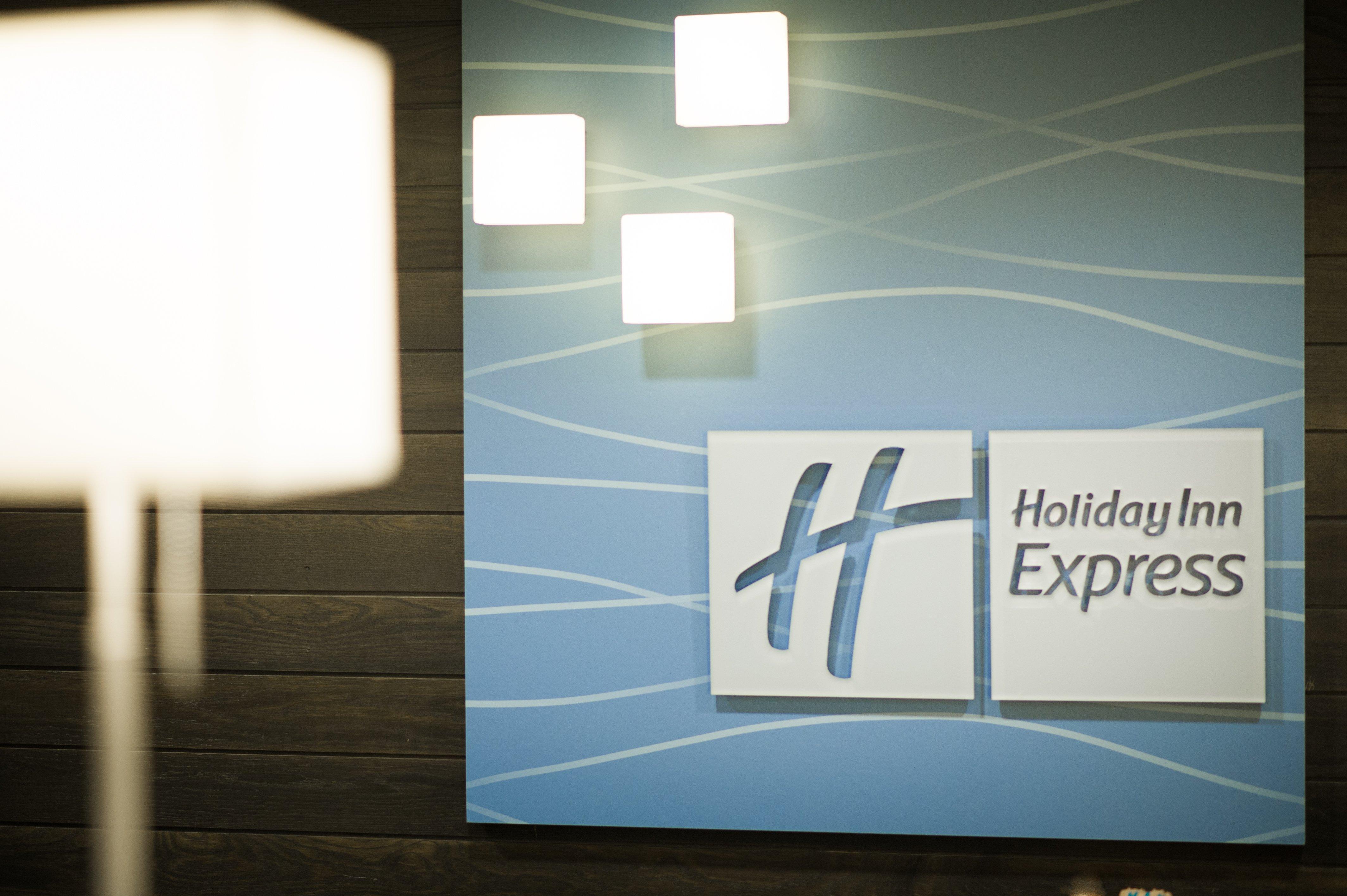 Holiday Inn Express And Suites Madison Central By Ihg Bagian luar foto
