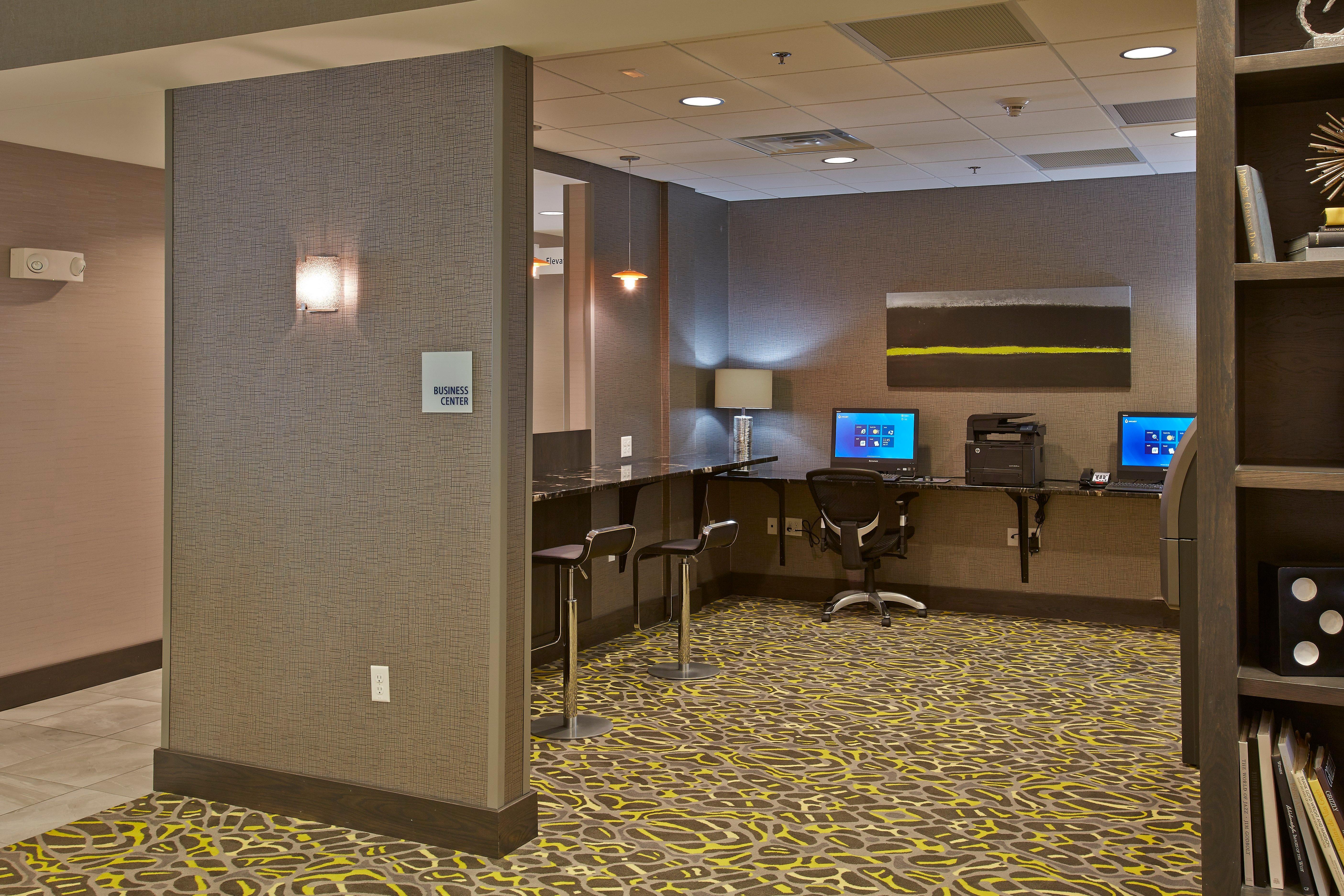 Holiday Inn Express And Suites Madison Central By Ihg Bagian luar foto