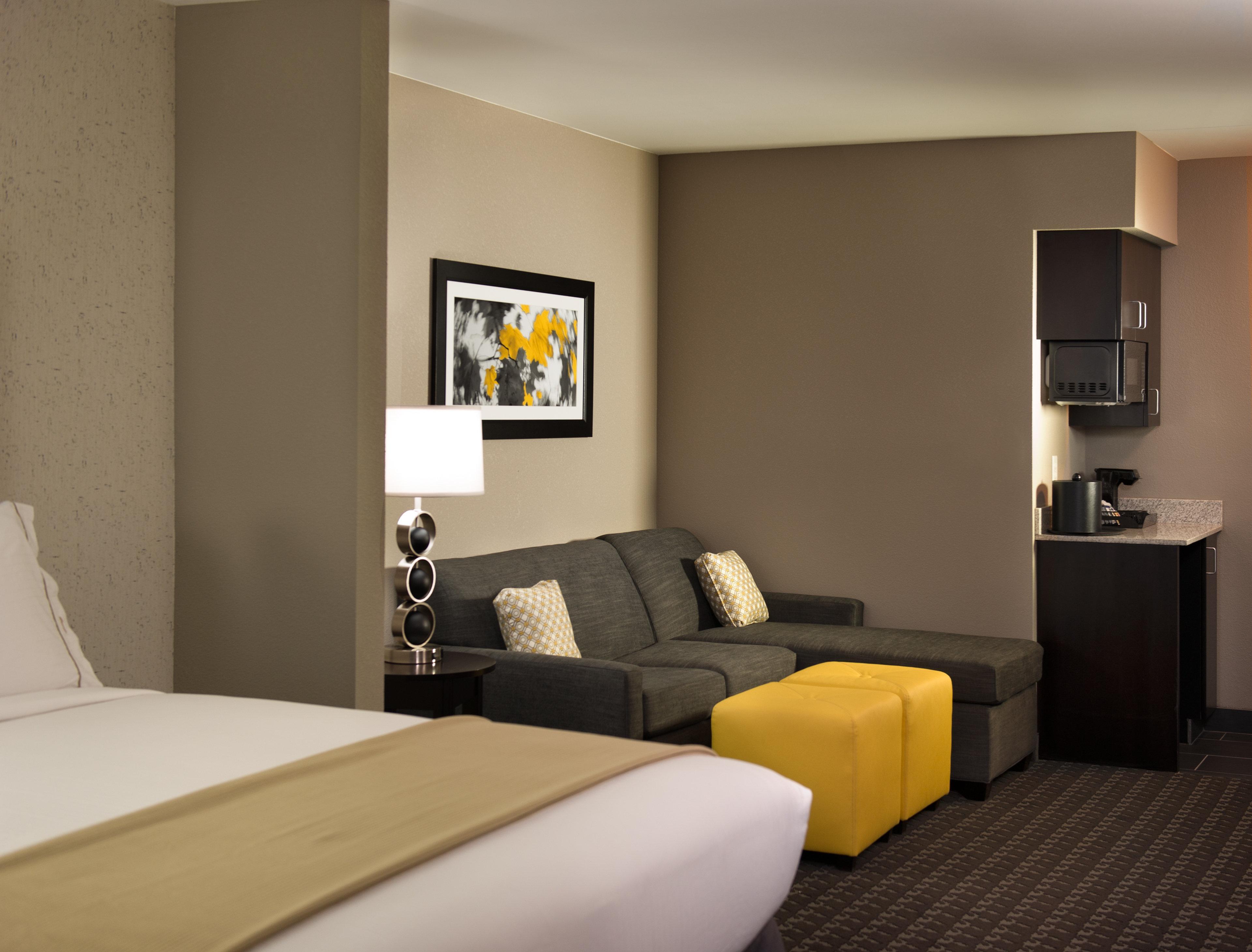 Holiday Inn Express And Suites Madison Central By Ihg Bagian luar foto