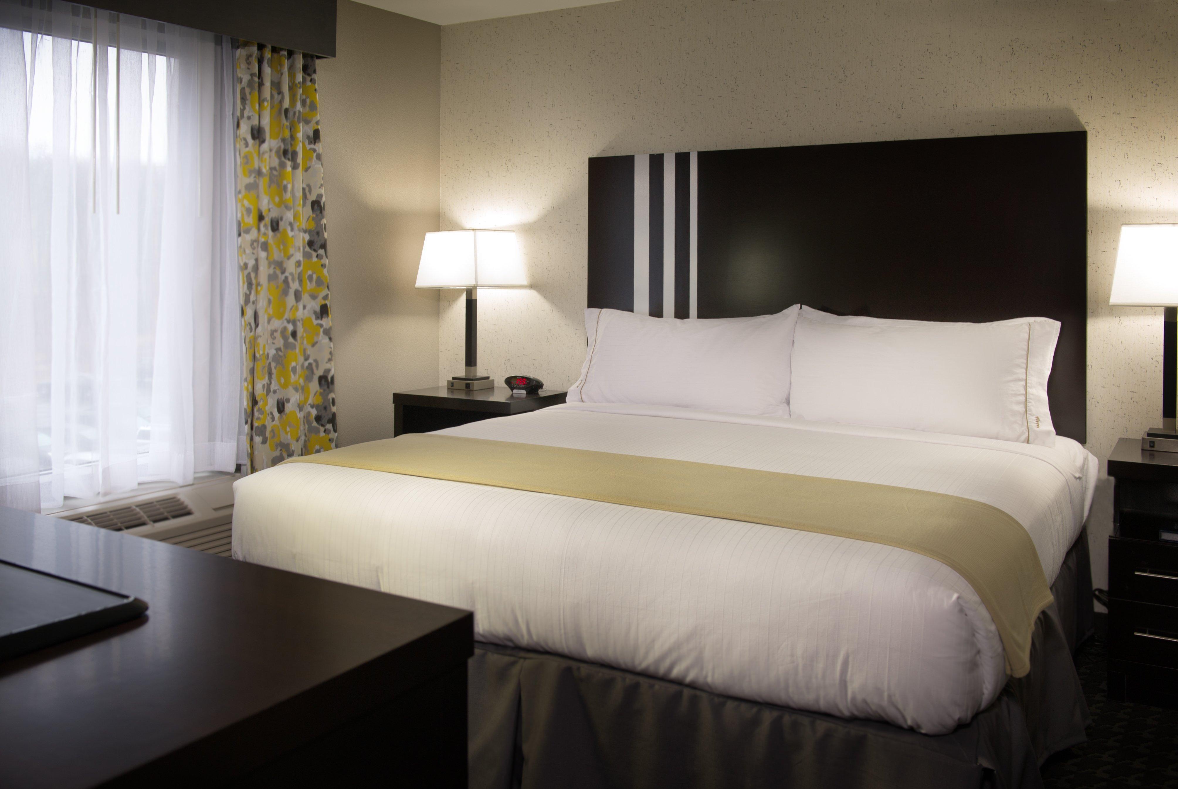 Holiday Inn Express And Suites Madison Central By Ihg Bagian luar foto