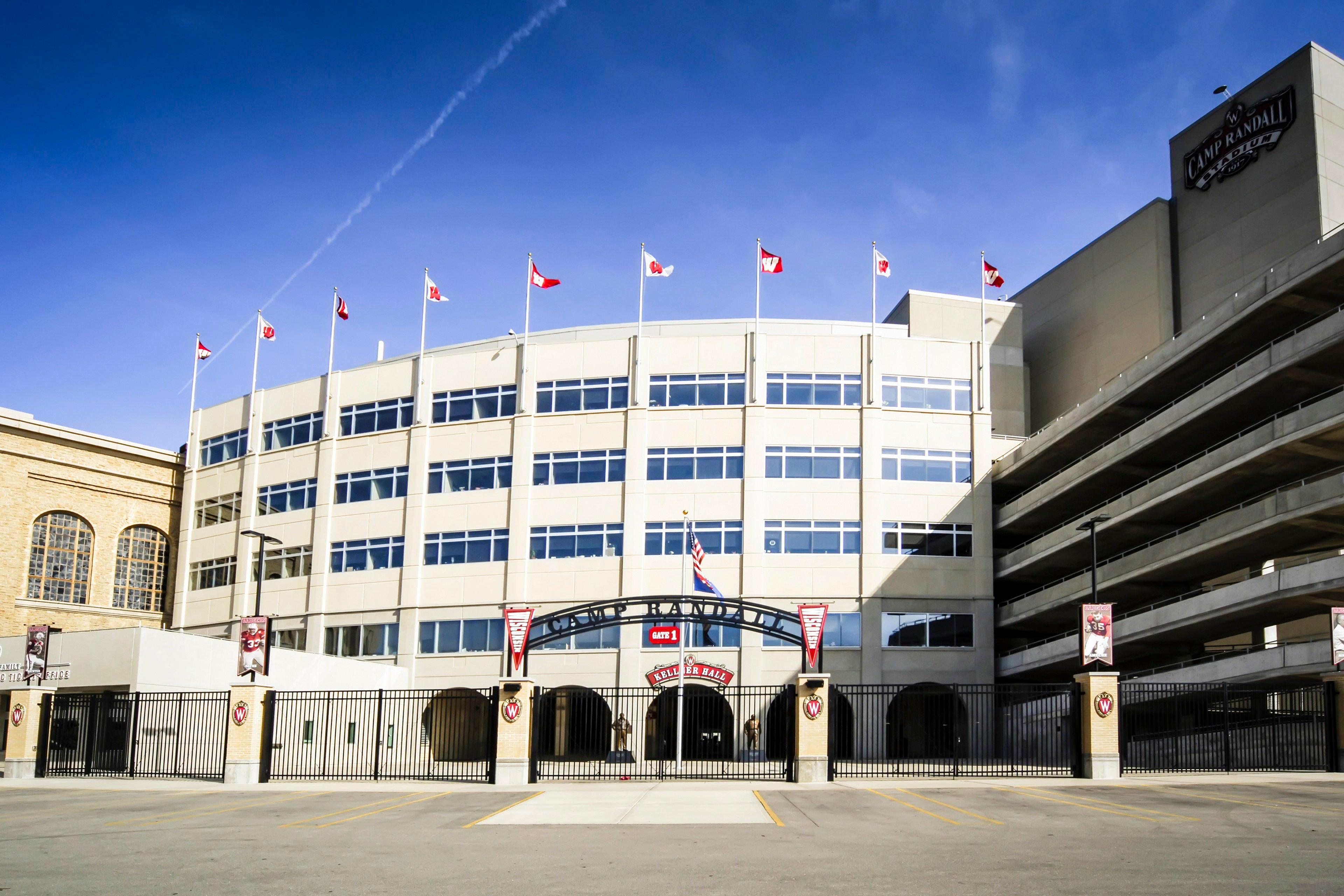 Holiday Inn Express And Suites Madison Central By Ihg Bagian luar foto